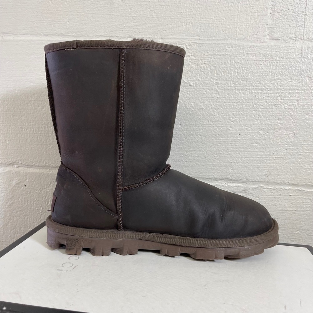 Ugg Essential Short Boots 1111513 Brown Leather Winter Boots Pull On Women's 8 - Picture 2 of 11